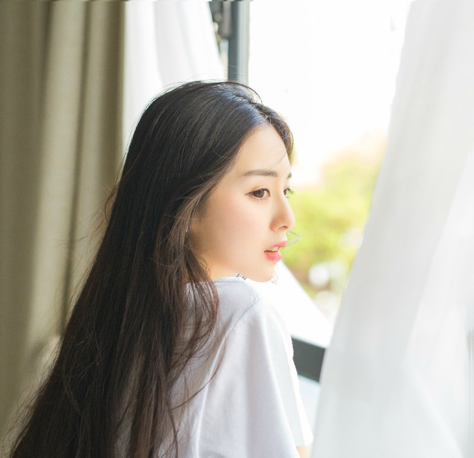 “孝直，几年不见，你跟那老狐狸学得一套还真管用。”城中的战斗已经接近尾声，零星的抵抗并不能为这已经倾倒的成都城带来任何变故，庞统和魏延找到了法正和张松，微笑道。